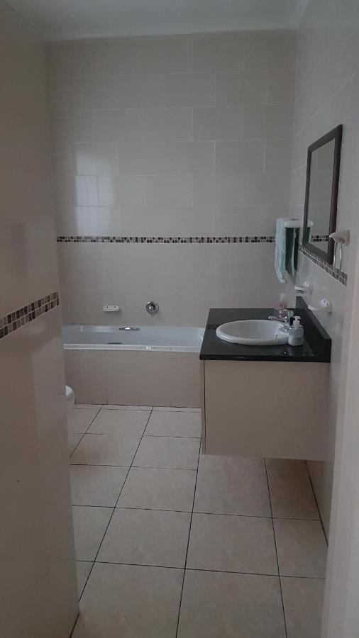 Ballina Ga-El Guesthouse พอร์ตเอลิซาเบธ ภายนอก รูปภาพ
