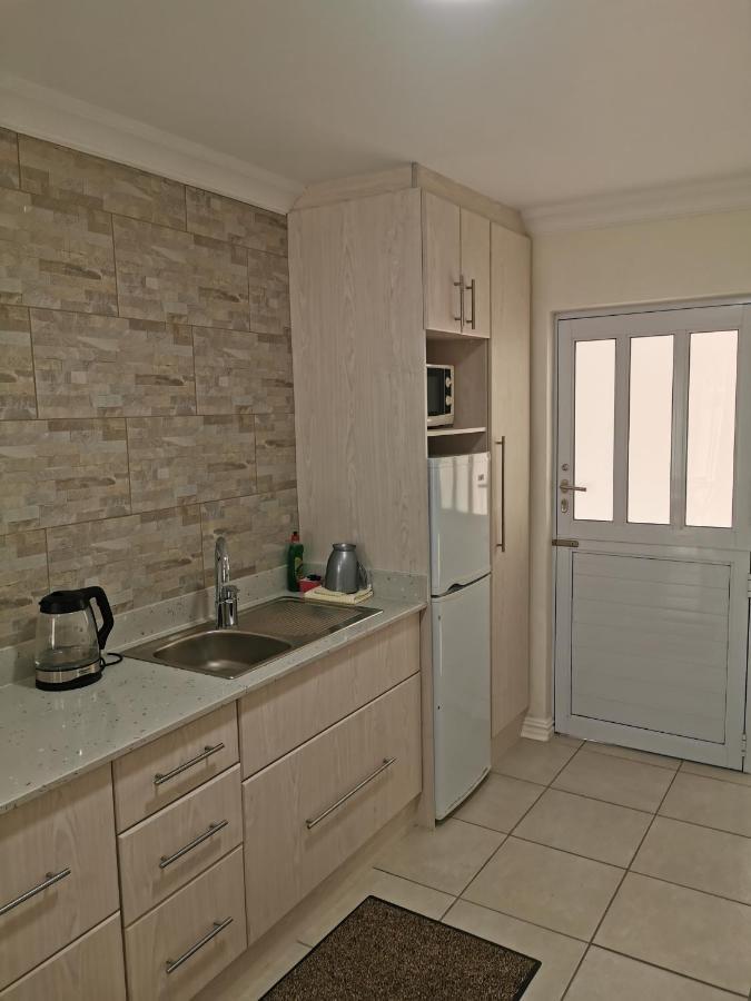 Ballina Ga-El Guesthouse พอร์ตเอลิซาเบธ ภายนอก รูปภาพ