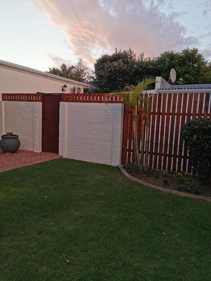 Ballina Ga-El Guesthouse พอร์ตเอลิซาเบธ ภายนอก รูปภาพ