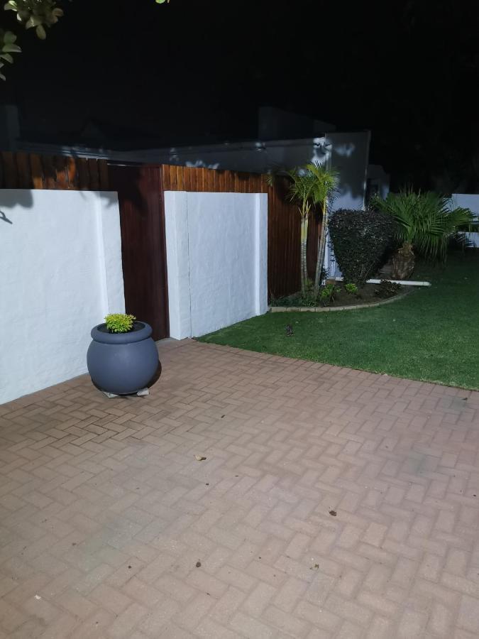 Ballina Ga-El Guesthouse พอร์ตเอลิซาเบธ ภายนอก รูปภาพ